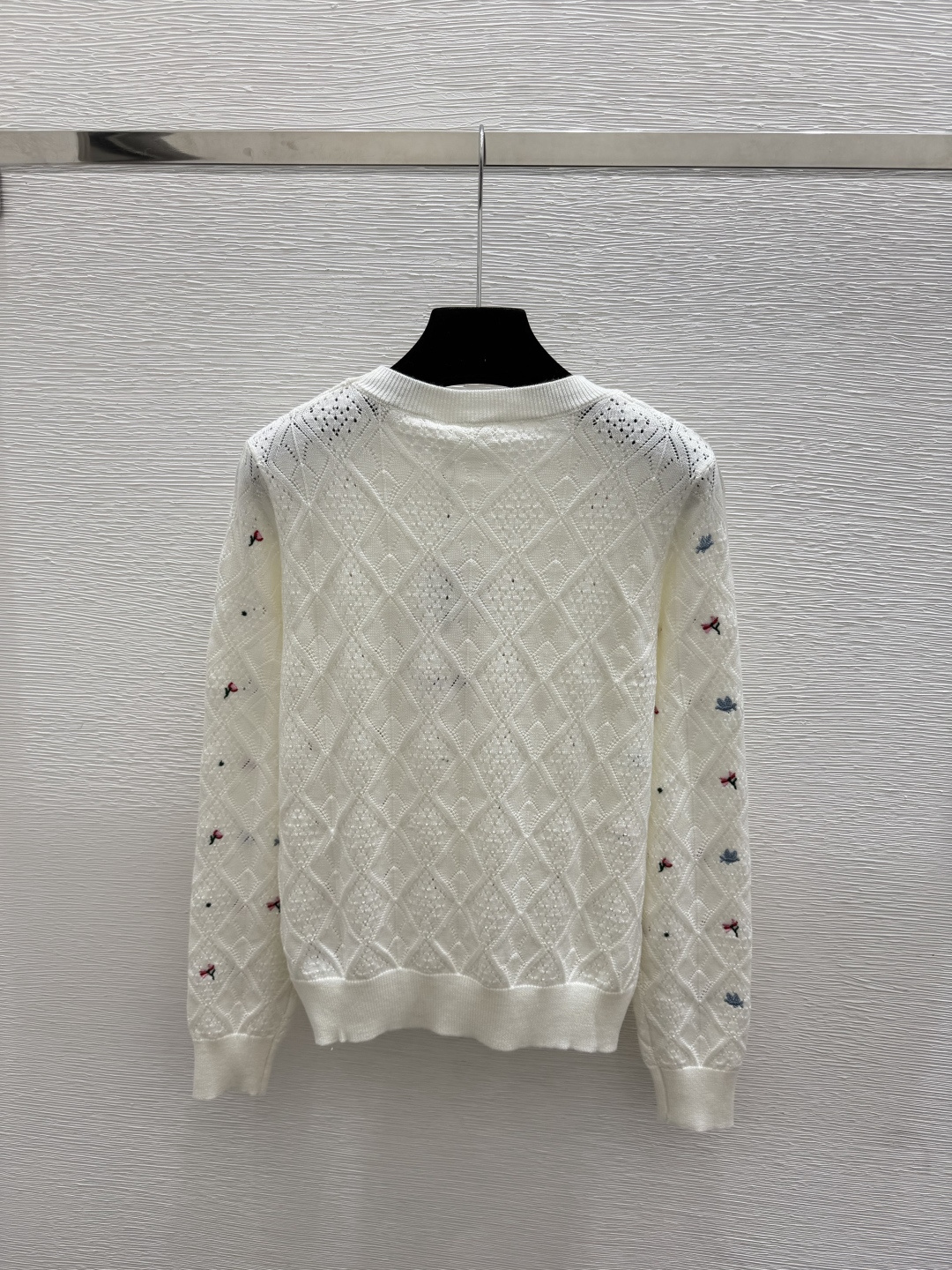 🆕D家🆕  早秋新款 撞色花卉圆领针织长袖 颜色：白色 灰色 宝蓝 尺码：36.38.40