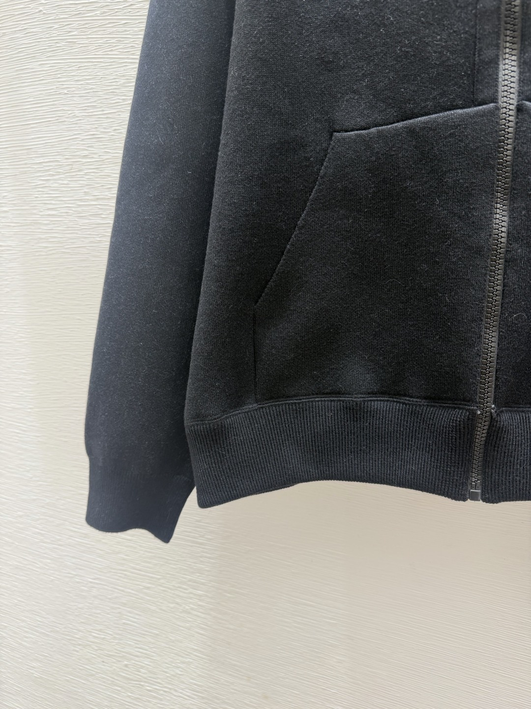 🆕D家🆕  早秋新款  撞色老花字母连帽双面长袖开衫 颜色：黑色 尺码：36.38.40      