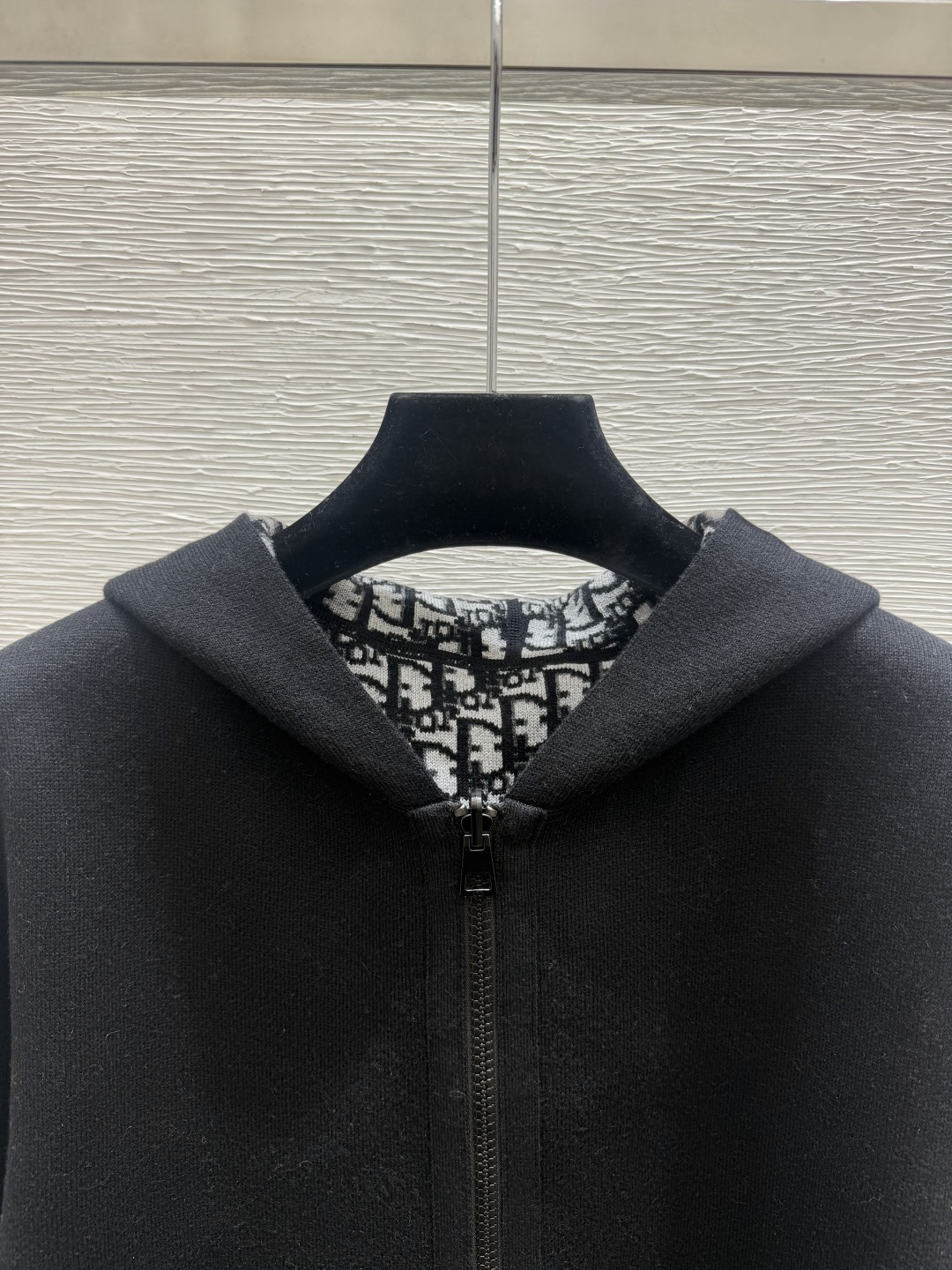 🆕D家🆕  早秋新款  撞色老花字母连帽双面长袖开衫 颜色：黑色 尺码：36.38.40      