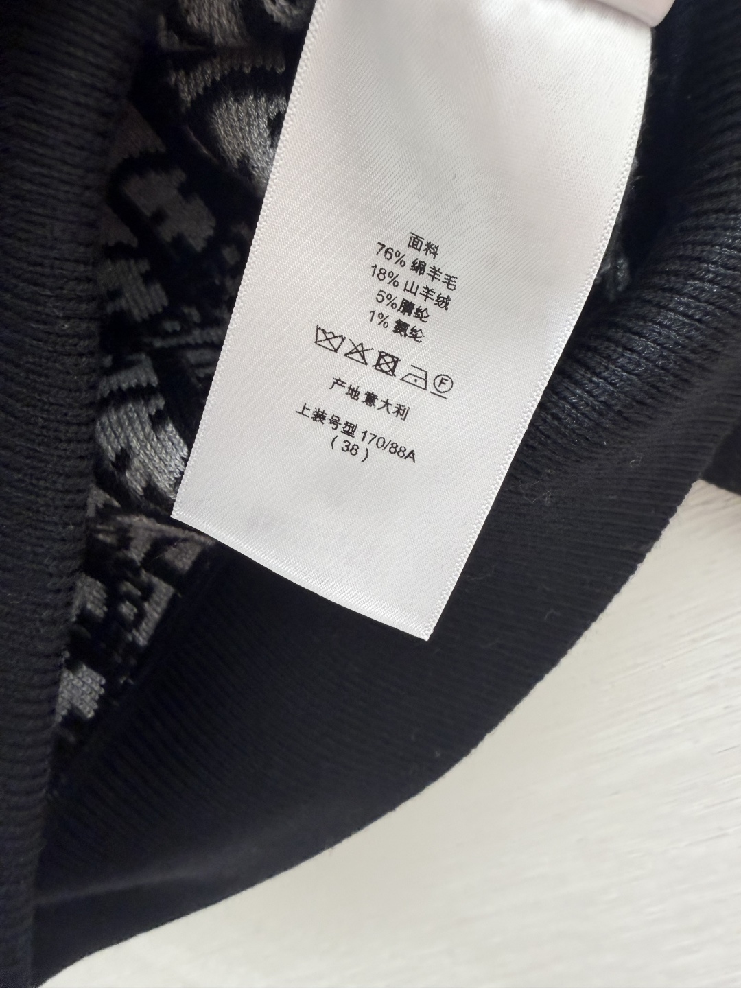 🆕D家🆕  早秋新款  撞色老花字母连帽双面长袖开衫 颜色：黑色 尺码：36.38.40      