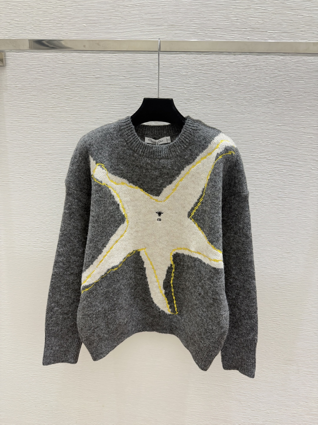 🆕D家🆕  早秋新款  撞色海星圆领针织长袖 颜色：杏色 灰色 咖啡 尺码：36.38.40      