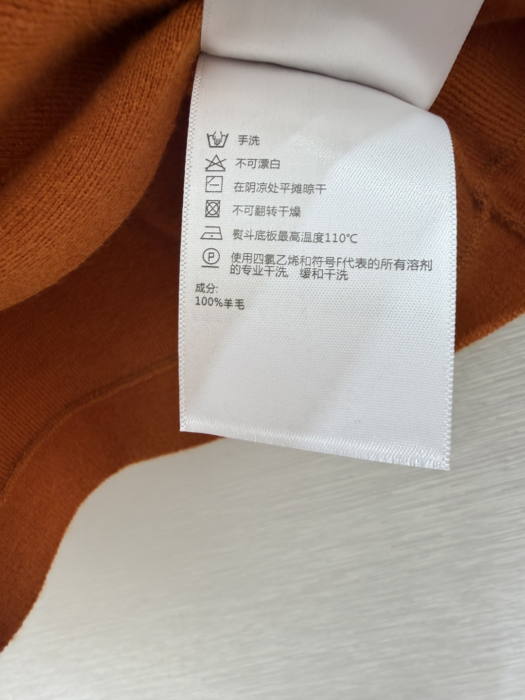 🆕LP家🆕  早秋新款  纯色简约V领针织背心开衫 颜色：橘色 咖啡 尺码：36.38.40      