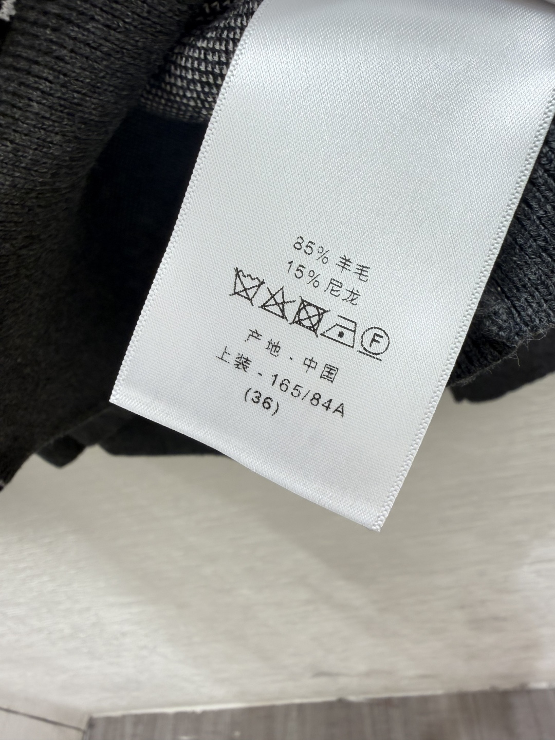 🆕D家🆕  早秋新款  撞色字母圆领针织长袖 颜色：灰色 尺码：36.38.40      