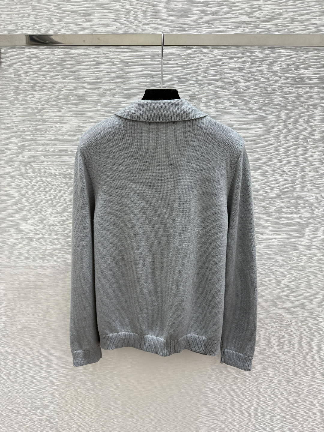 🆕LP家🆕  早秋新款  纯色简约翻领针织长袖开衫 颜色：卡其 灰色 尺码：36.38.40      