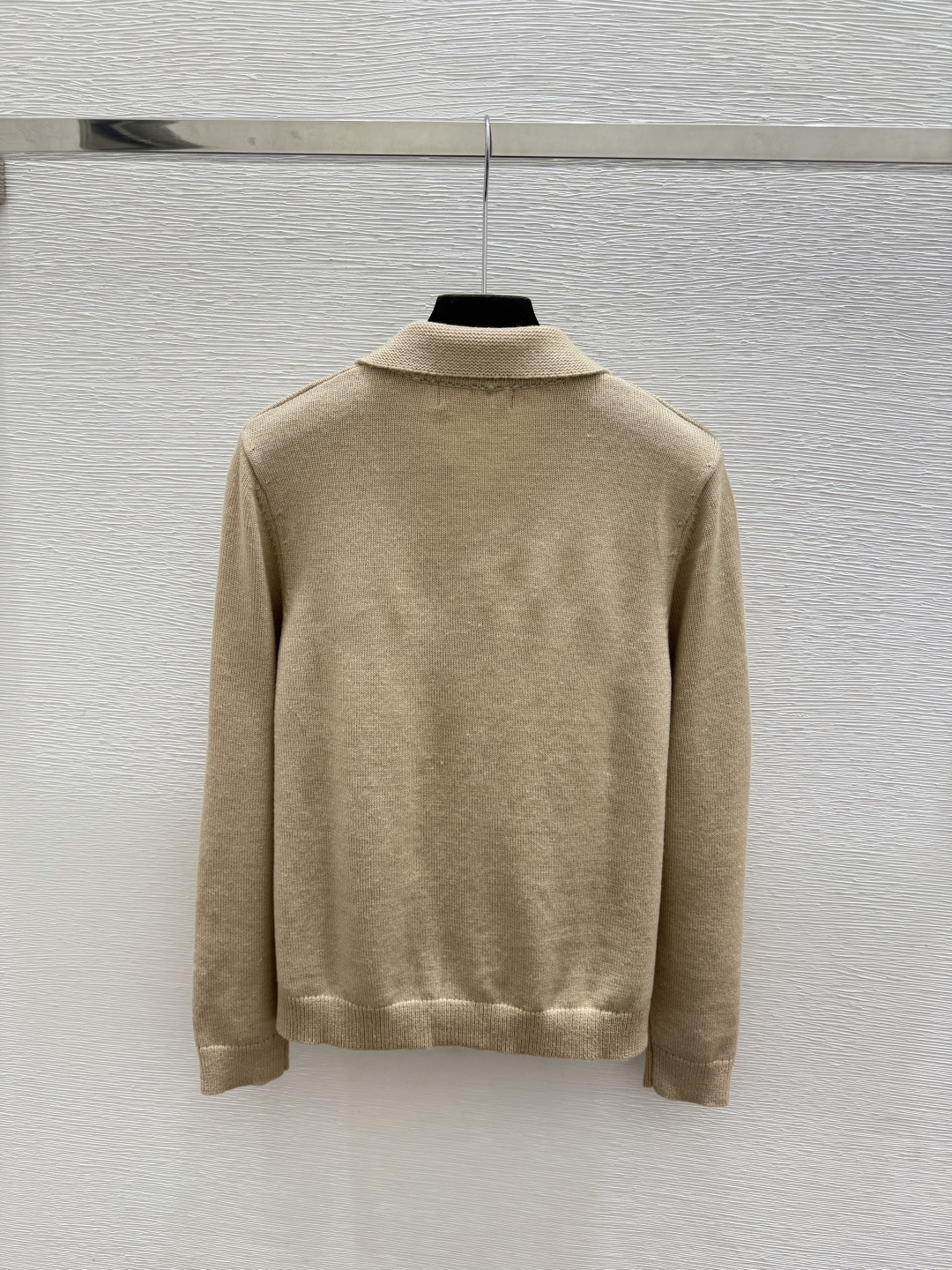 🆕LP家🆕  早秋新款  纯色简约翻领针织长袖开衫 颜色：卡其 灰色 尺码：36.38.40      
