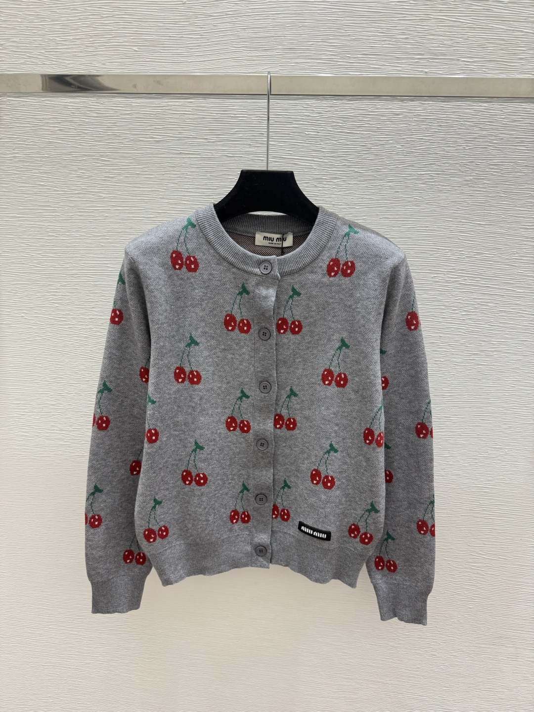 🆕M家🆕  早秋新款  撞色樱桃圆领针织长袖开衫 颜色：灰色 宝蓝 尺码：36.38.40      