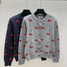 🆕M家🆕 早秋新款 撞色樱桃圆领针织长袖开衫 颜色:灰色 宝蓝 尺码:36.38.40 🆕M家🆕 早秋新款 撞色樱桃圆领针织长袖开衫 颜色:灰色 宝蓝 尺码:36.38.40