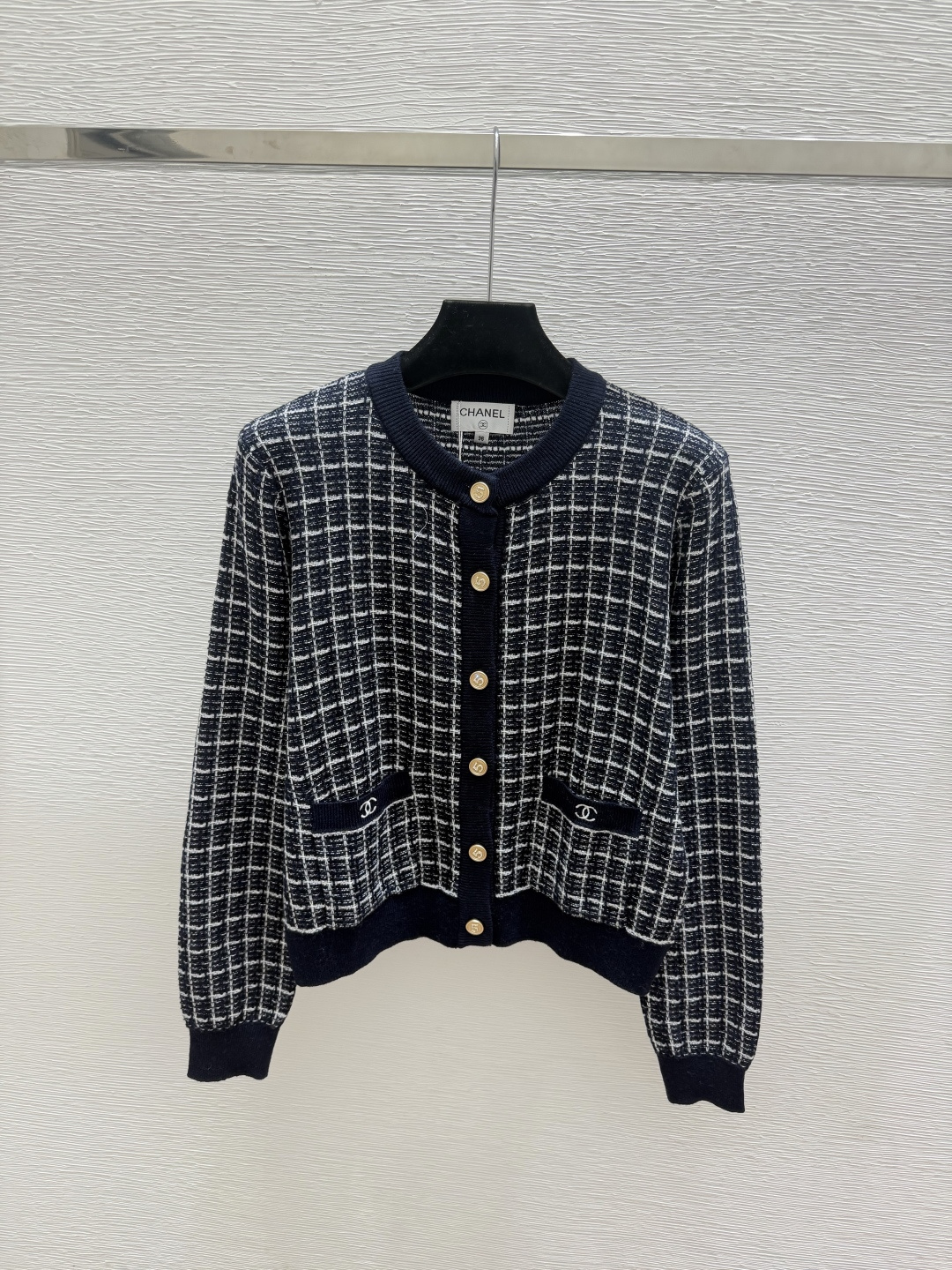 🆕CH家🆕  早秋新款  撞色格子圆领针织长袖开衫 颜色：粉色 宝蓝 尺码：36.38.40      