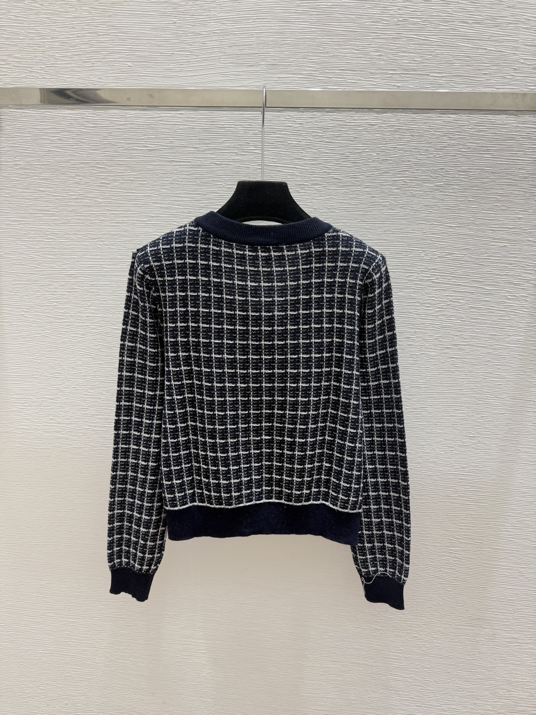 🆕CH家🆕  早秋新款  撞色格子V领针织长袖开衫 颜色：粉色 宝蓝 尺码：36.38.40      