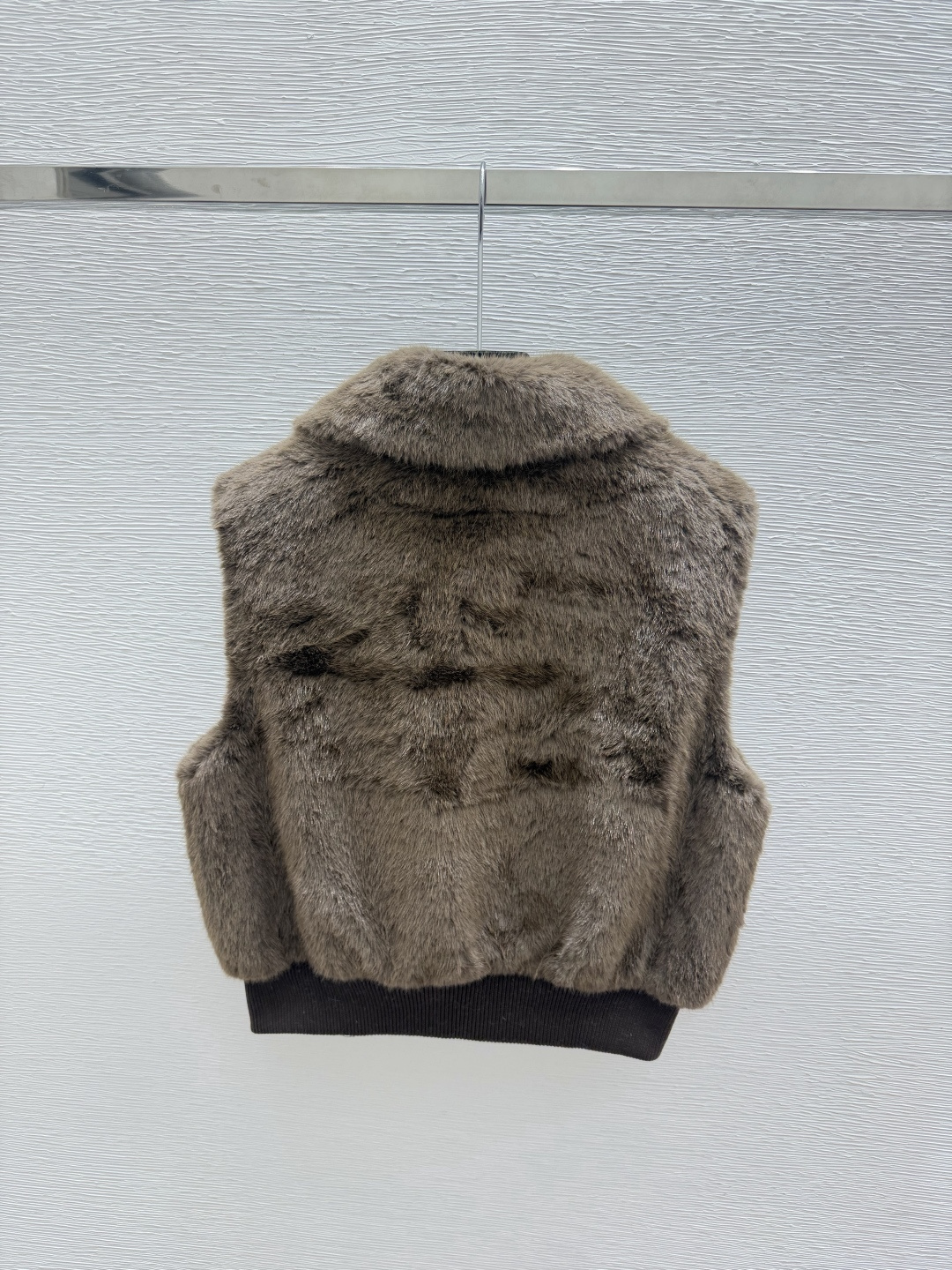 🆕M家🆕  早秋新款  纯色简约翻领针织背心开衫 颜色：白色 咖啡 尺码：36.38.40      