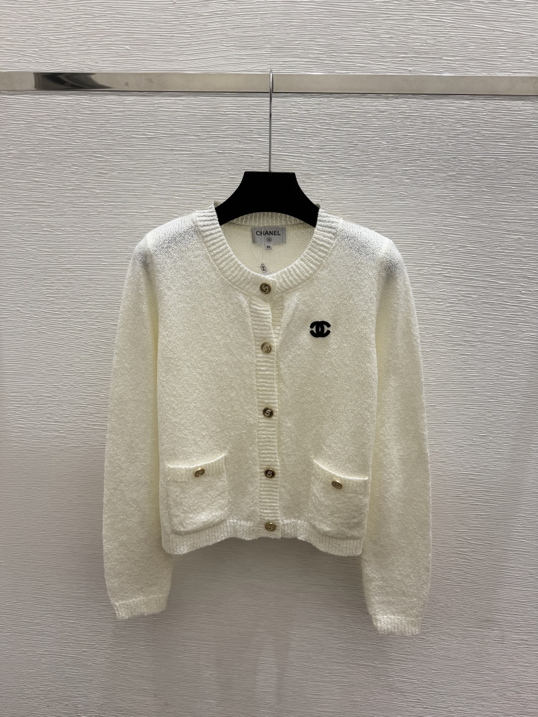 🆕CH家🆕  早秋新款 纯色简约圆领针织长袖开衫 颜色：白色 蓝色 咖啡 尺码：36.38.40