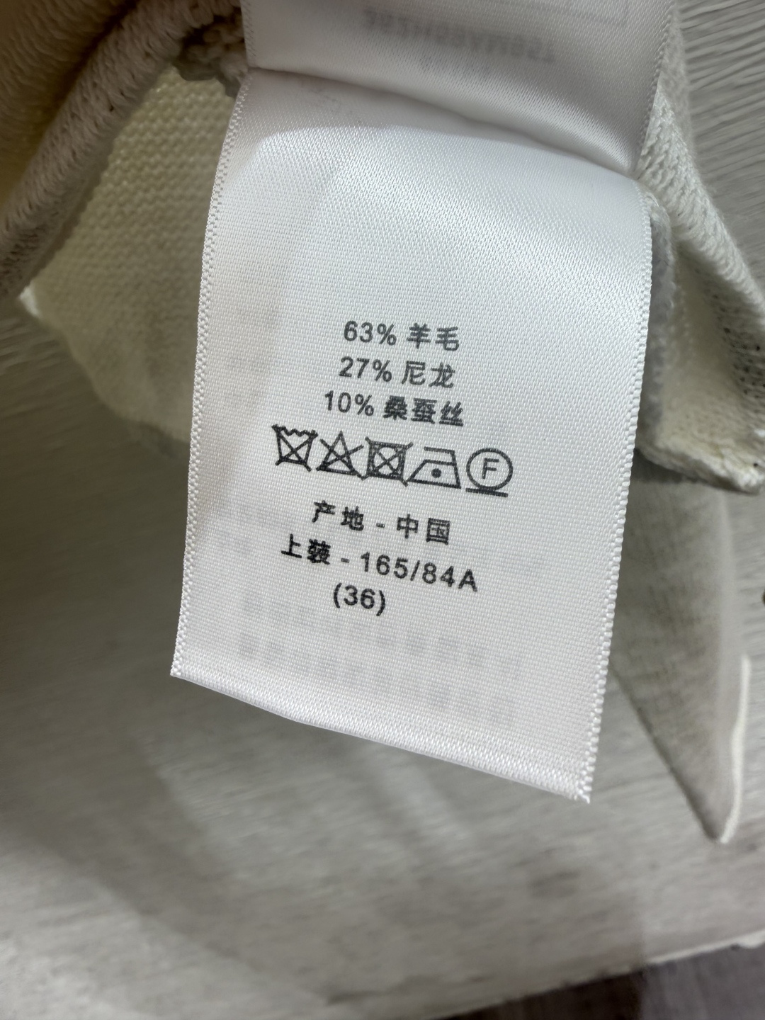 🆕D家🆕  早秋新款 撞色蒲公英圆领针织长袖 颜色：白色 卡其 尺码：36.38.40