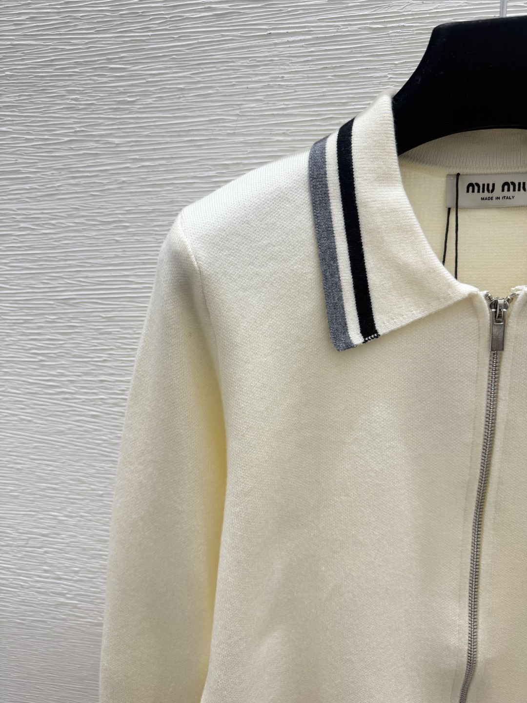 🆕M家🆕  早秋新款 撞色翻领针织长袖开衫 颜色：白色 灰色  尺码：36.38.40