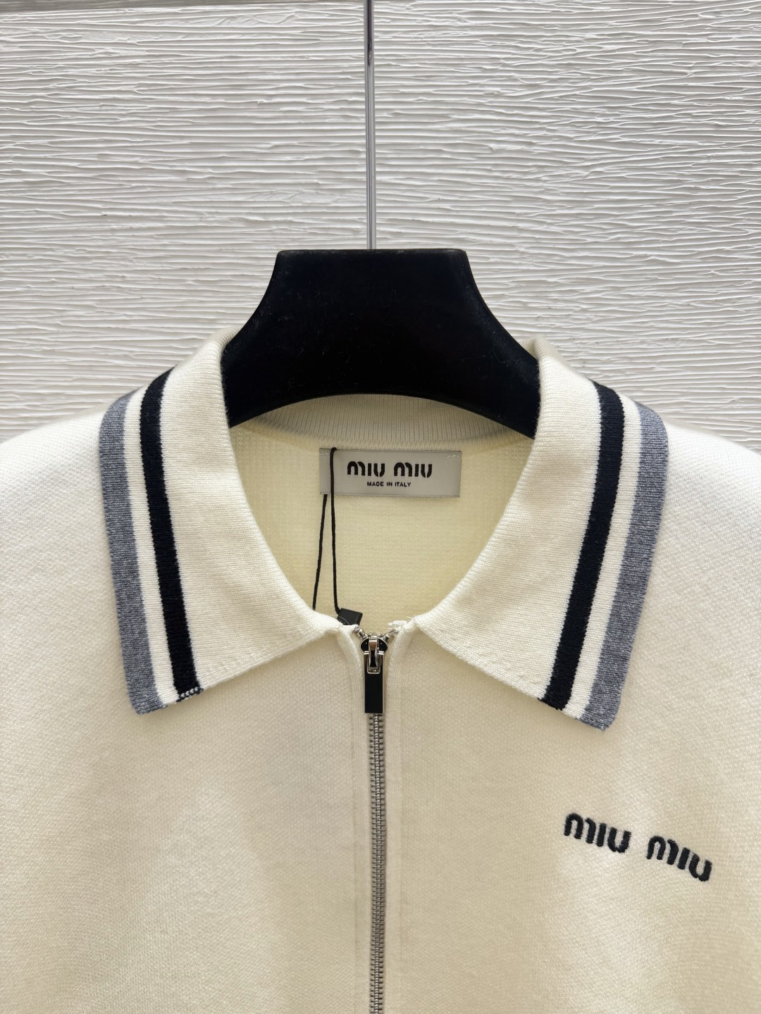 🆕M家🆕  早秋新款 撞色翻领针织长袖开衫 颜色：白色 灰色  尺码：36.38.40