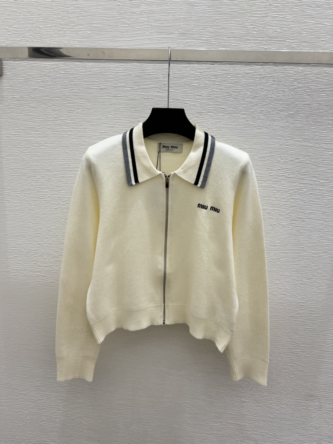 🆕M家🆕  早秋新款 撞色翻领针织长袖开衫 颜色：白色 灰色  尺码：36.38.40