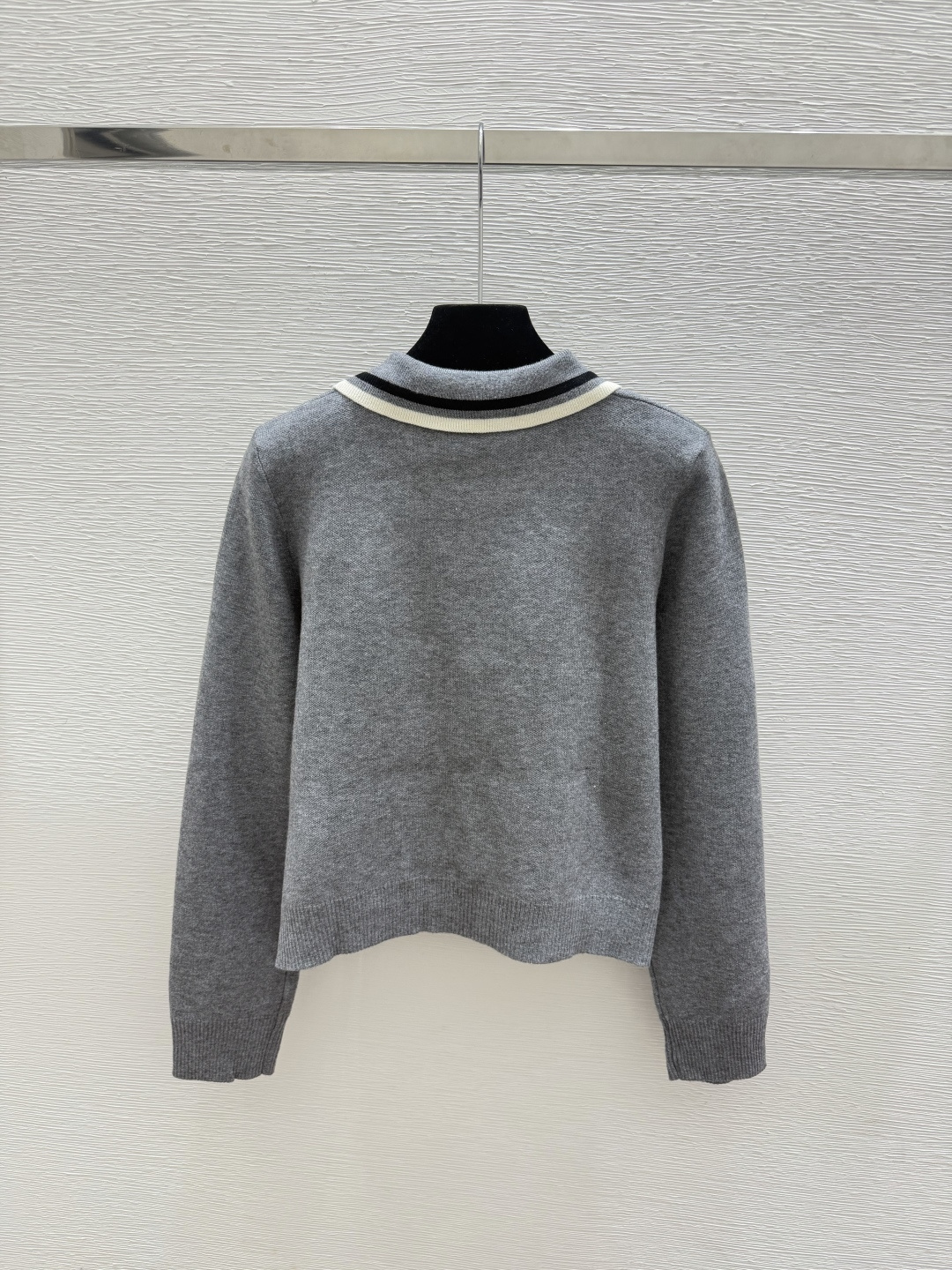 🆕M家🆕  早秋新款 撞色翻领针织长袖开衫 颜色：白色 灰色  尺码：36.38.40