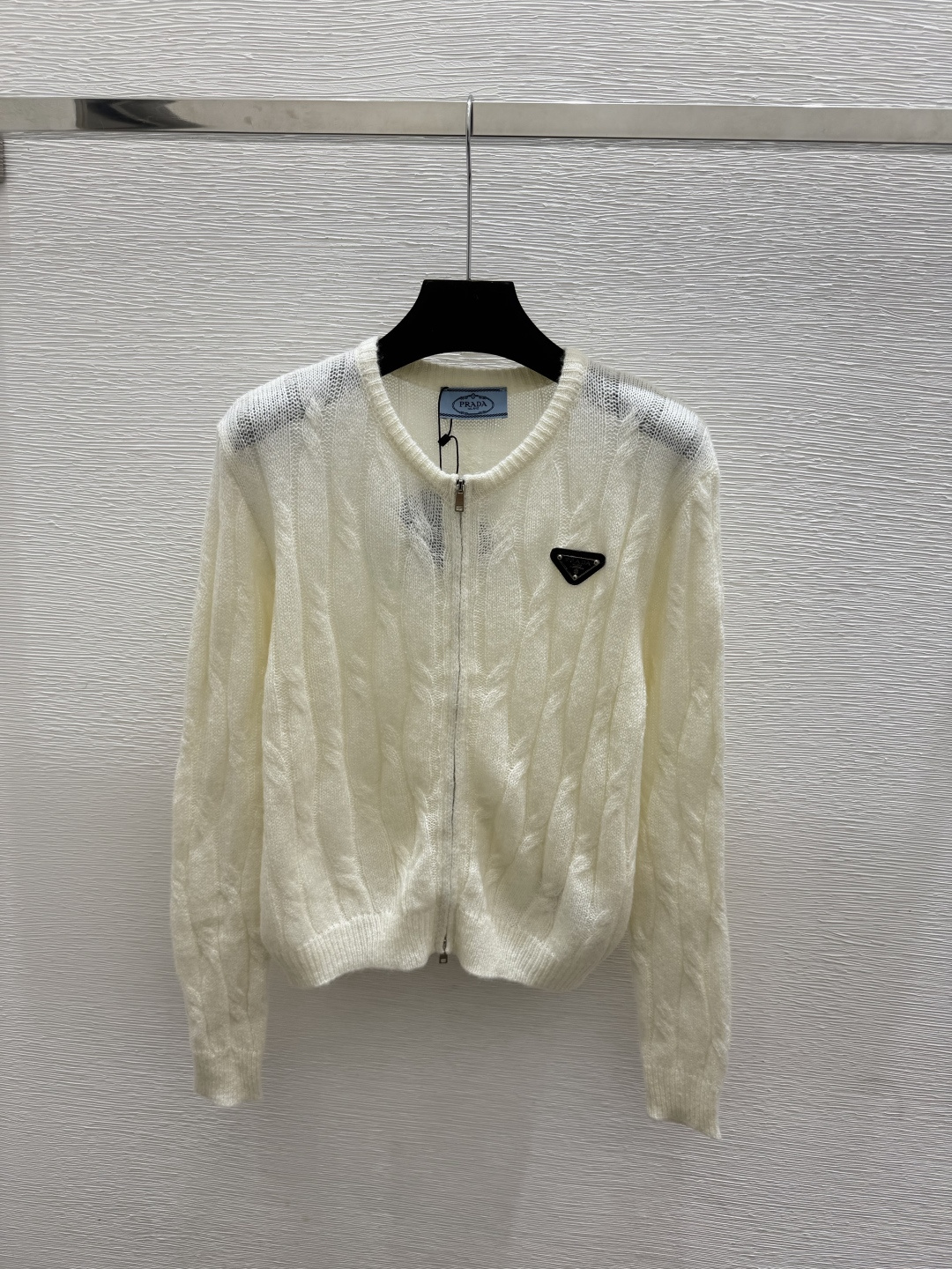 🆕P家🆕  早秋新款 纯色简约圆领针织长袖开衫 颜色：杏色 咖啡  尺码：36.38.40