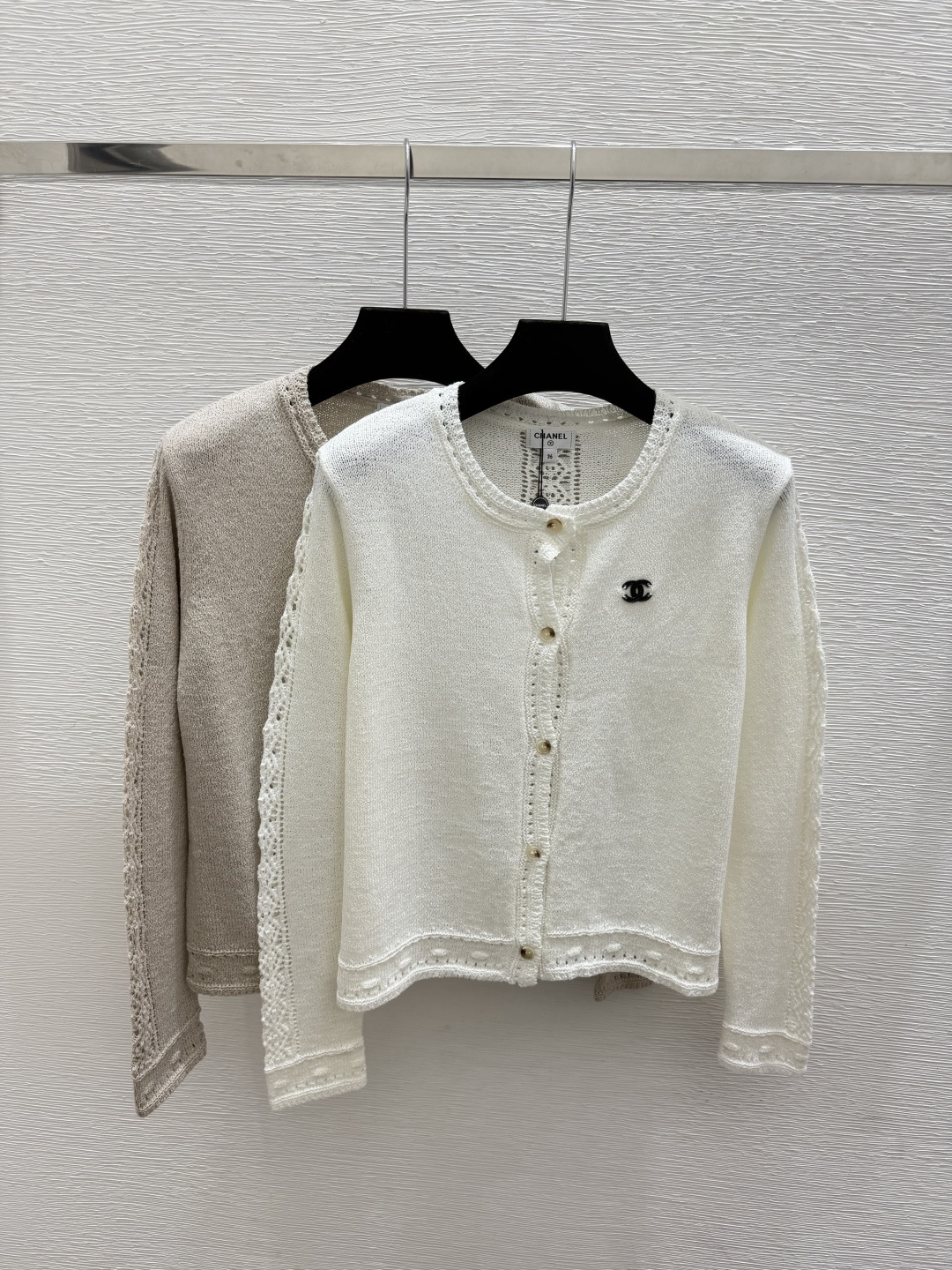🆕CH家🆕  早秋新款 纯色简约针织吊带两件套 颜色：白色 杏色 尺码：36.38.40