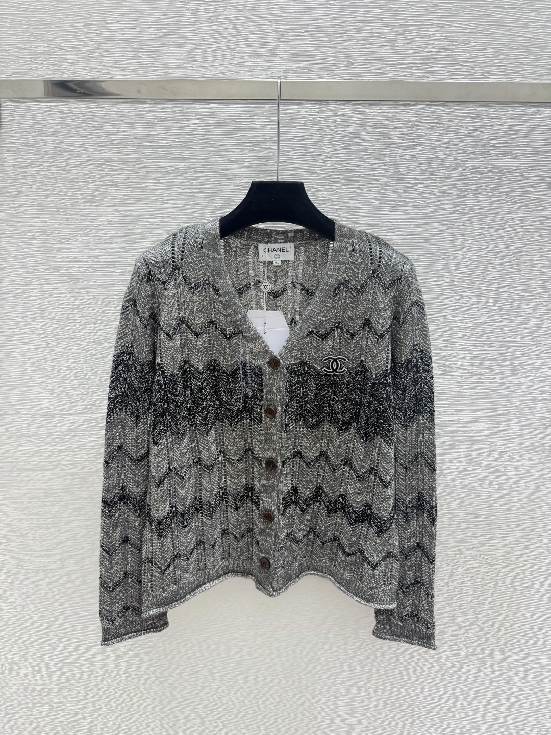 🆕CH家🆕  早秋新款 撞色条纹V领针织长袖开衫 颜色：咖啡 灰色 尺码：36.38.40