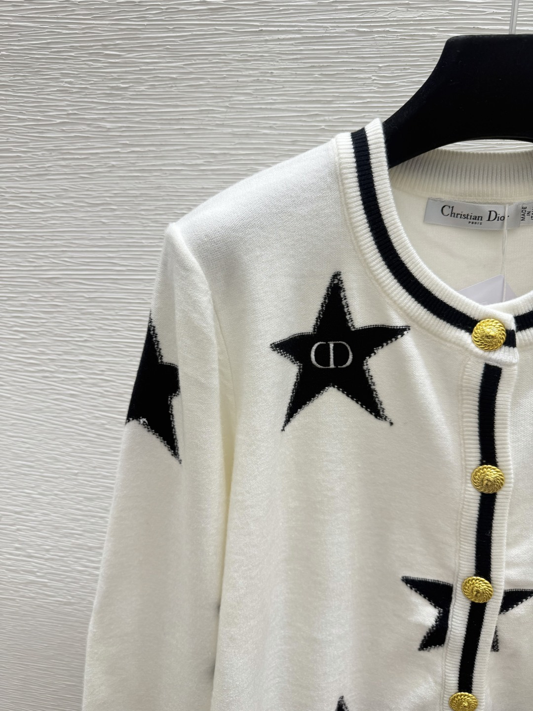 🆕D家🆕  早秋新款 撞色五角星圆领针织长袖开衫 颜色：白色  尺码：36.38.40