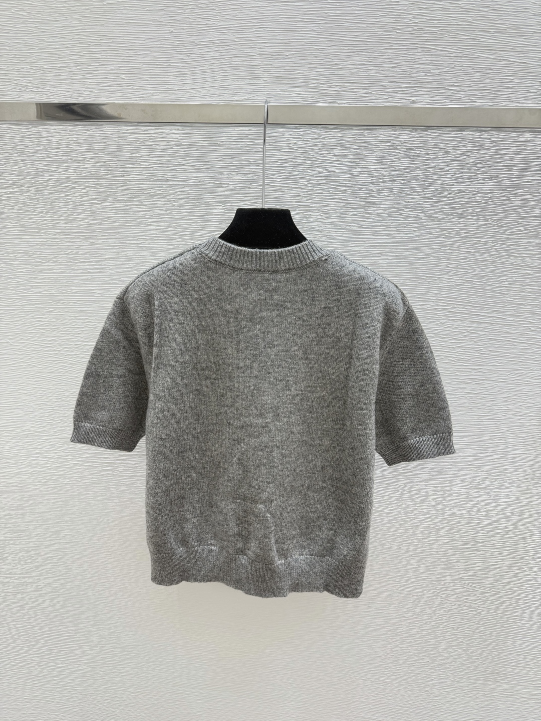 🆕P家🆕  早秋新款 撞色字母圆领针织短袖 颜色：灰色 酒红 黑色 尺码：36.38.40