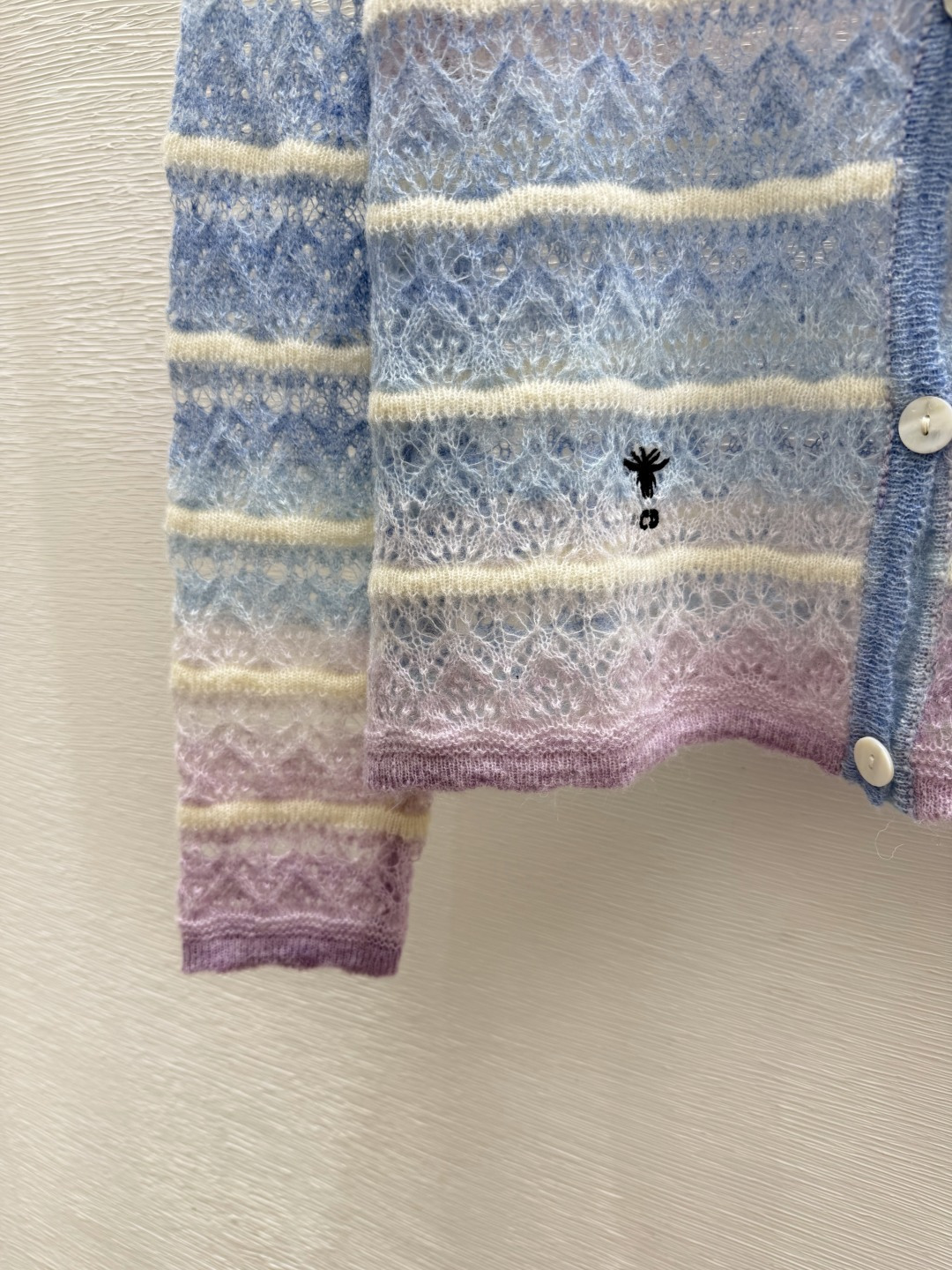 🆕D家🆕  早秋新款  撞色条纹圆领针织长袖开衫 颜色：蓝色 绿色 尺码：36.38.40      