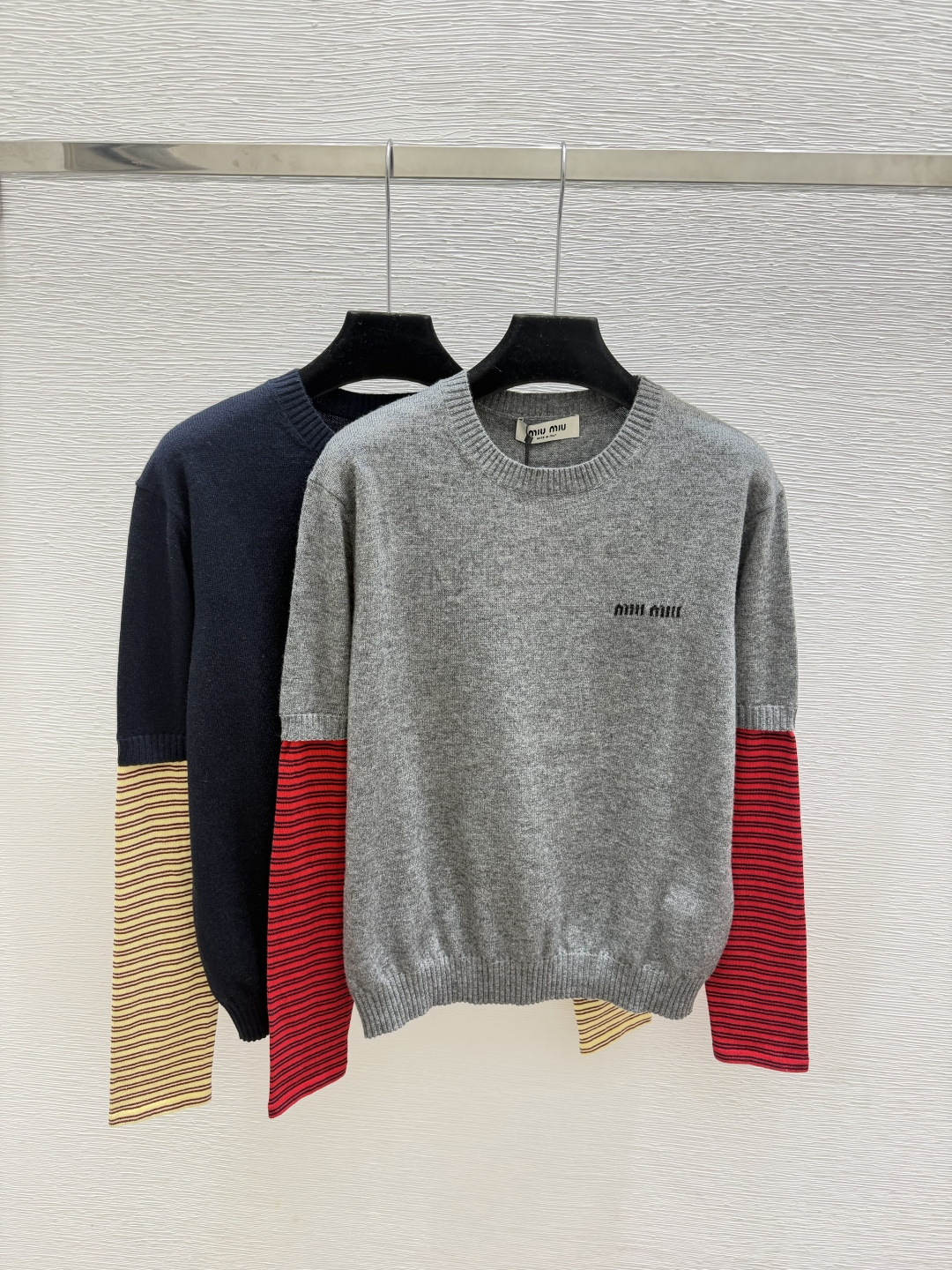 🆕M家🆕  早秋新款  撞色条纹圆领针织长袖 颜色：灰色 宝蓝 尺码：36.38.40      
