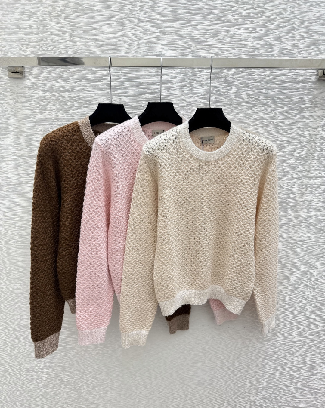 🆕MO家🆕  早秋新款  纯色简约圆领针织长袖 颜色：杏色 粉色 咖啡 尺码：36.38.40      