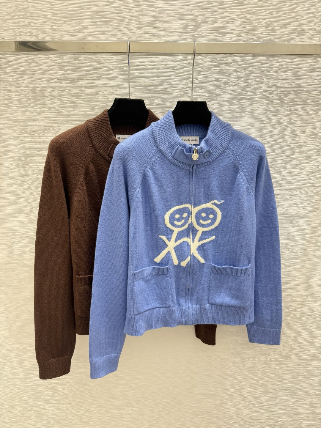 🆕US家🆕  早秋新款  撞色小柴人圆领针织长袖开衫 颜色：蓝色 咖啡 尺码：36.38.40      