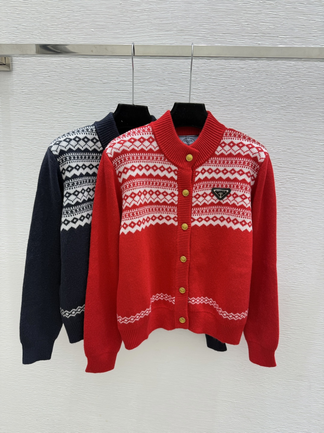 🆕P家🆕  早秋新款  撞色简约针织长袖开衫 颜色：红色 宝蓝 尺码：36.38.40      