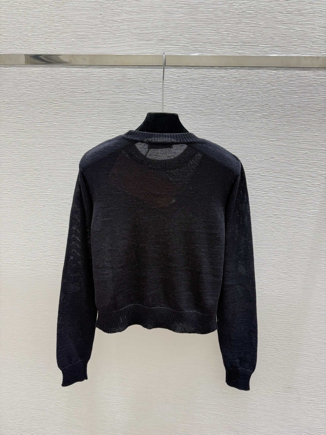 🆕M家🆕  早秋新款  纯色钉珠圆领针织长袖 颜色：白色 黑色 尺码：36.38.40      