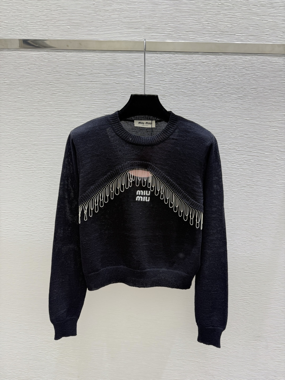 🆕M家🆕  早秋新款  纯色钉珠圆领针织长袖 颜色：白色 黑色 尺码：36.38.40      