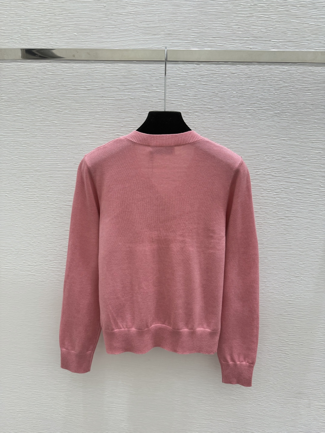 🆕M家🆕  早秋新款  纯色简约V领针织长袖 颜色：粉色 卡其 尺码：36.38.40     