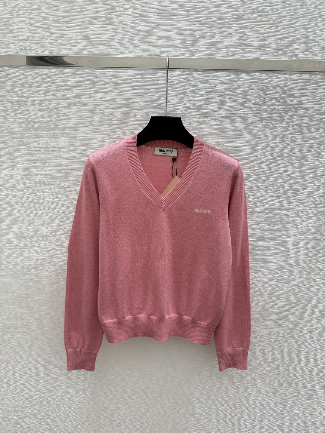 🆕M家🆕  早秋新款  纯色简约V领针织长袖 颜色：粉色 卡其 尺码：36.38.40     