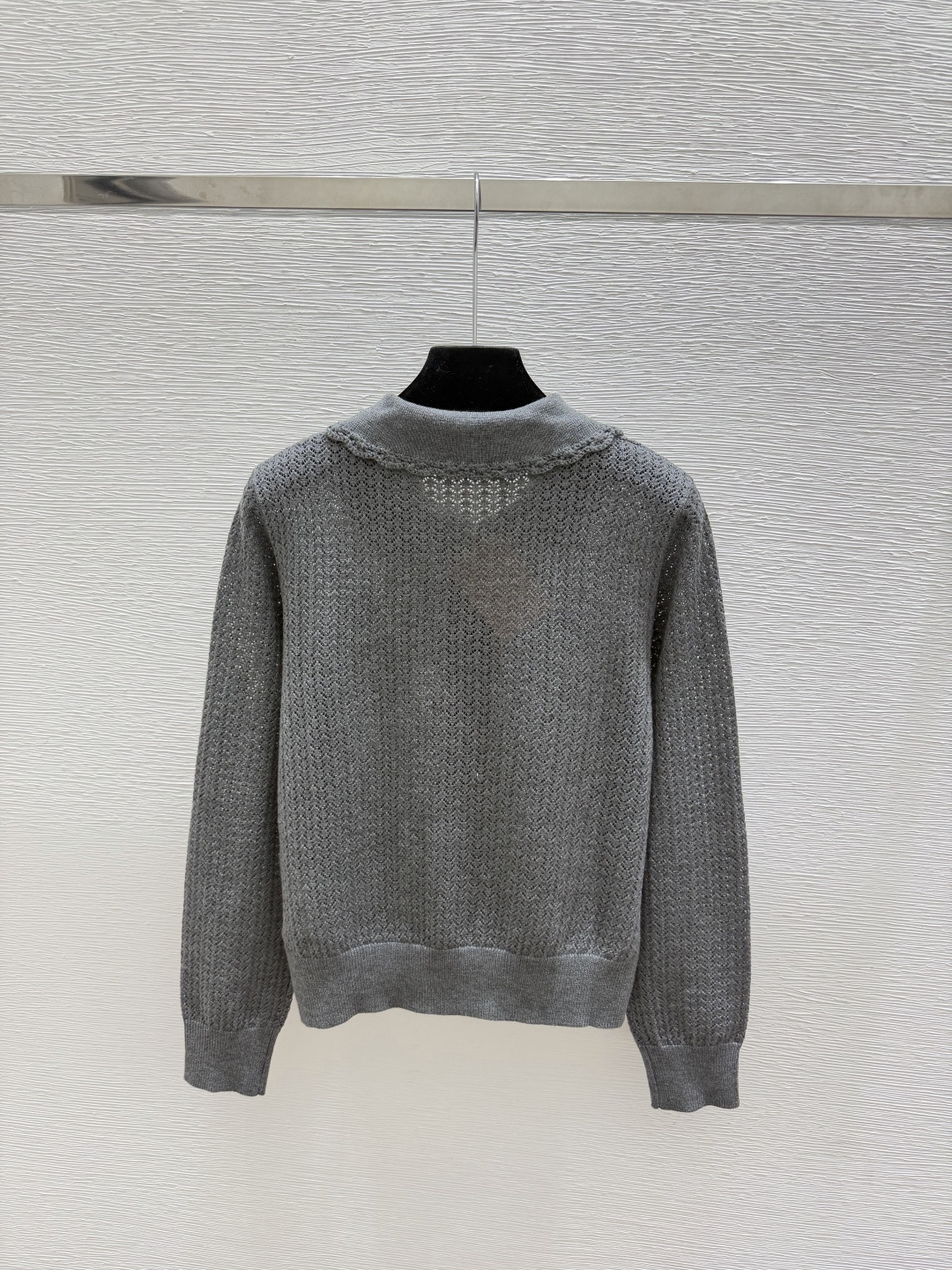 🆕M家🆕  早秋新款  纯色简约翻领针织长袖开衫 颜色：卡其 灰色 尺码：36.38.40     