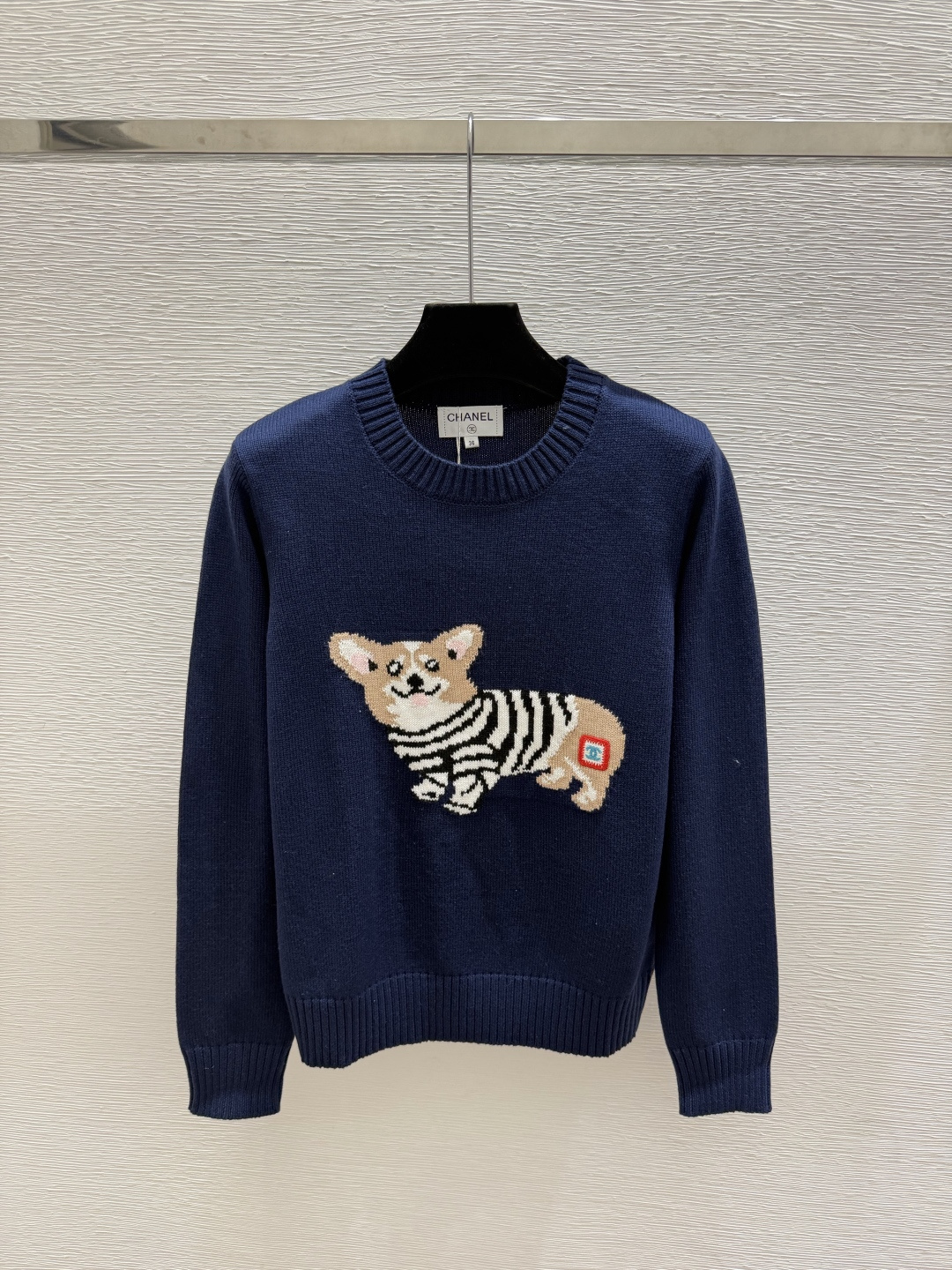 🆕CH家🆕  早秋新款  撞色小狗圆领针织长袖 颜色：蓝色 卡其 宝蓝 尺码：36.38.40     