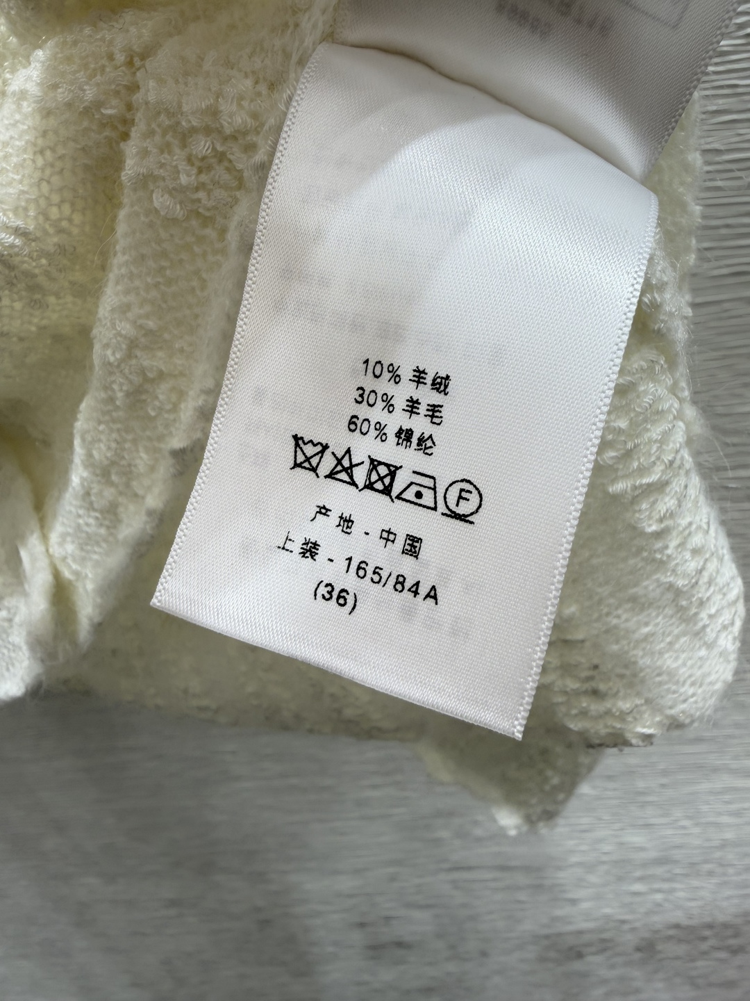 🆕D家🆕  早秋新款  纯色简约翻领针织长袖开衫 颜色：白色 灰色 尺码：36.38.40     