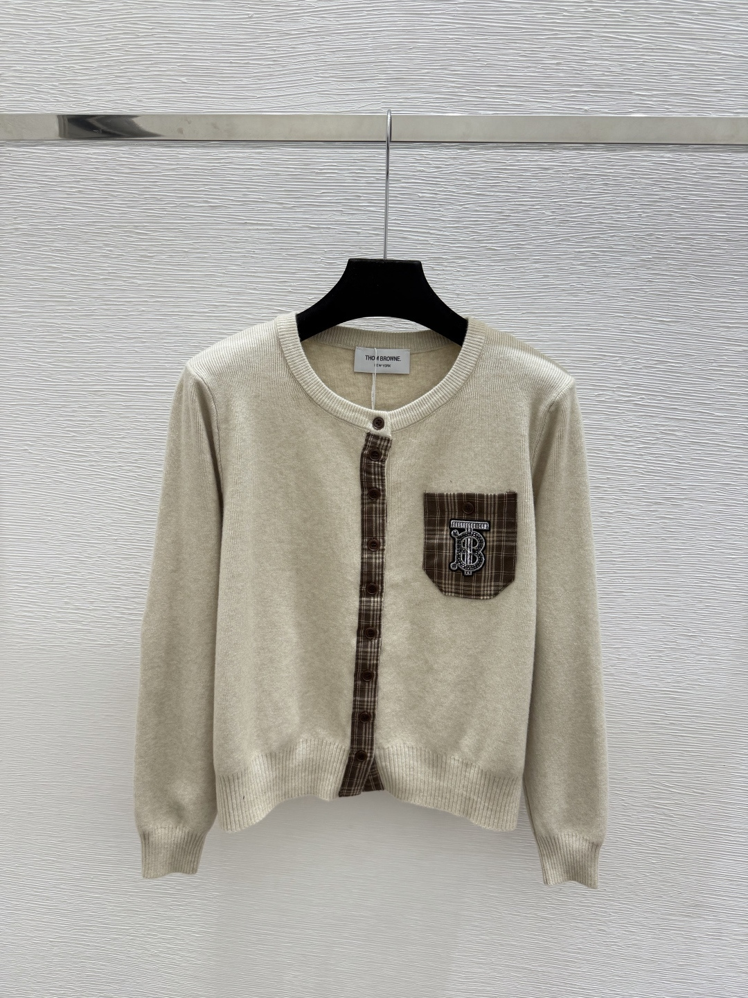 🆕TB家🆕  早秋新款  撞色简约圆领针织长袖开衫 颜色：杏色 咖啡 尺码：36.38.40     