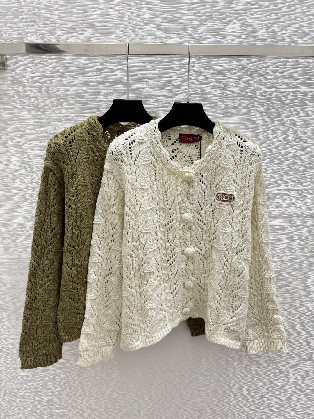 🆕G家🆕  早秋新款  纯色简约圆领针织长袖开衫 颜色：杏色 绿色 尺码：36.38.40     