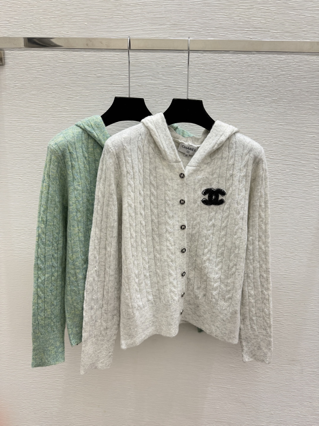 🆕CH家🆕  早秋新款  纯色简约连帽针织长袖开衫 颜色：灰色 绿色 尺码：36.38.40     
