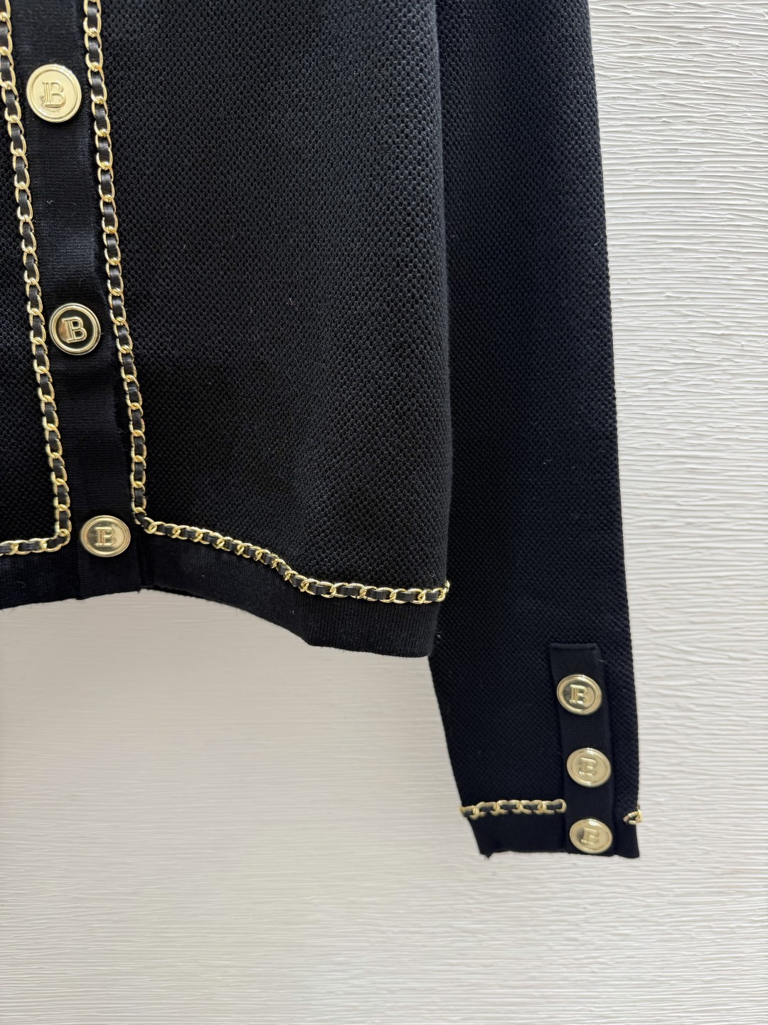 🆕BA家🆕  早秋新款  撞色链条圆领针织长袖开衫 颜色：黑色 尺码：36.38.40     