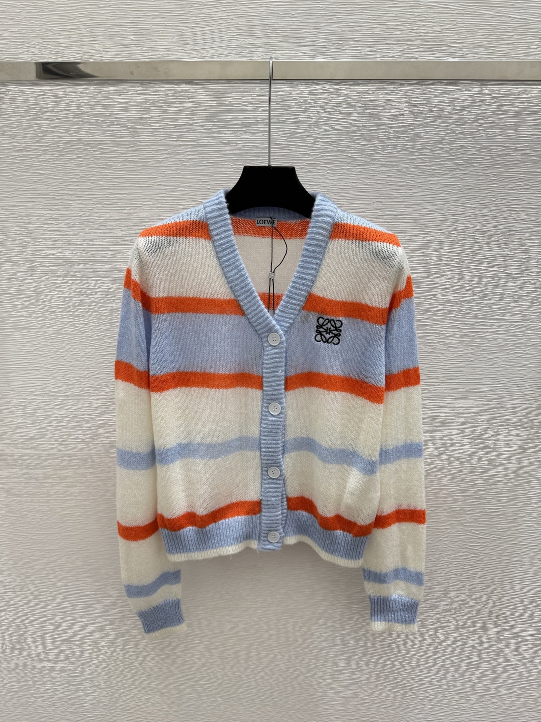 🆕LO家🆕  早秋新款  撞色条纹V领针织长袖开衫 颜色：粉色 蓝色 尺码：36.38.40      