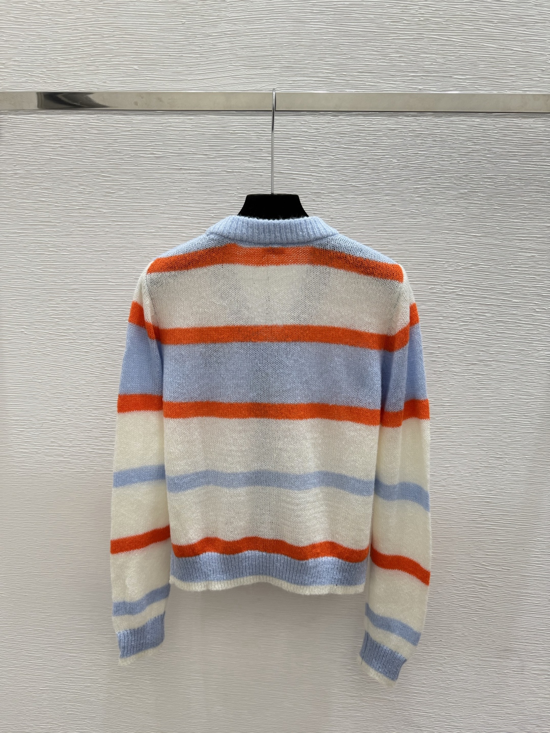 🆕LO家🆕  早秋新款  撞色条纹V领针织长袖开衫 颜色：粉色 蓝色 尺码：36.38.40      