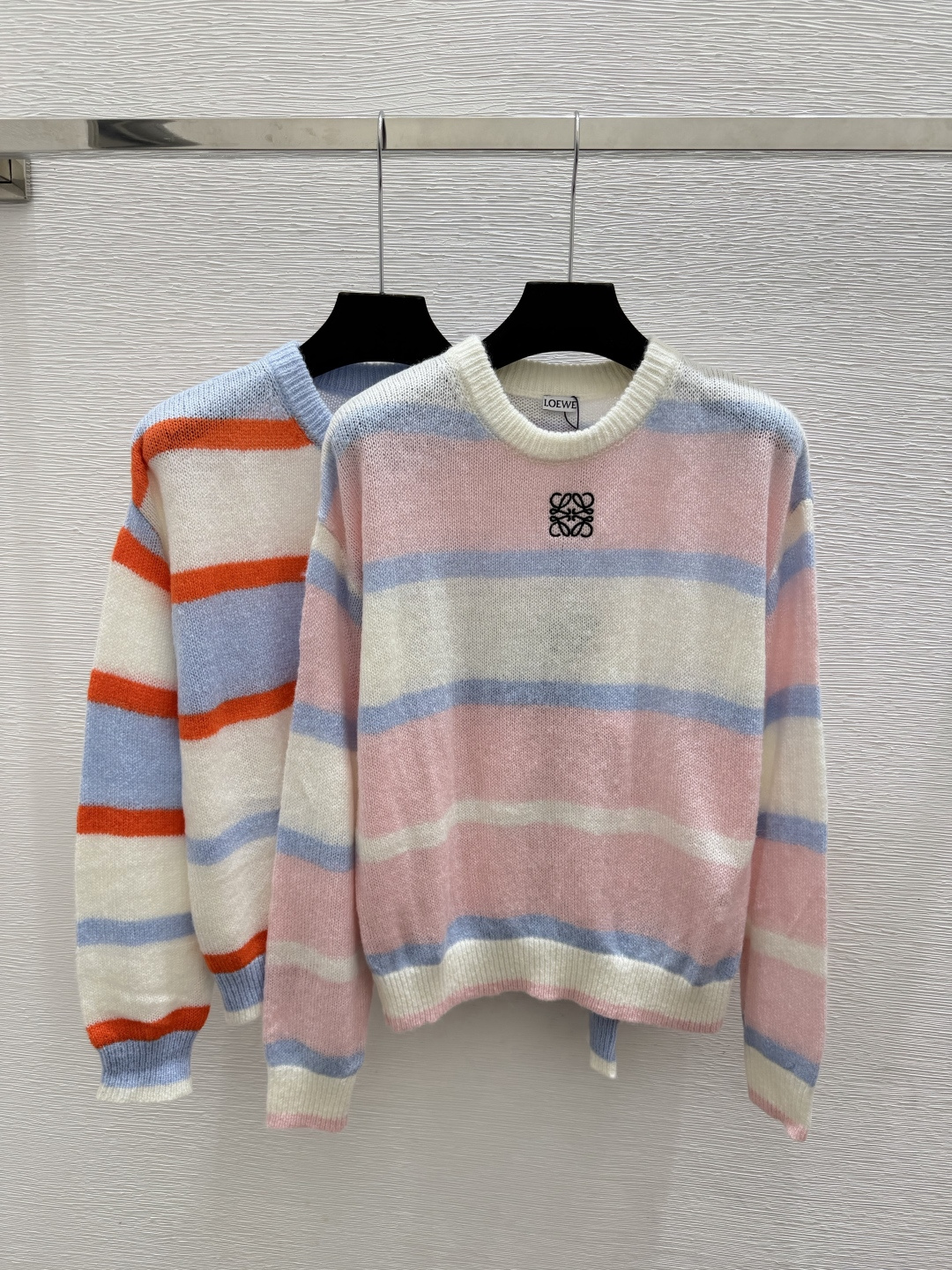 🆕LO家🆕  早秋新款  撞色条纹圆领针织长袖 颜色：粉色 蓝色 尺码：36.38.40      