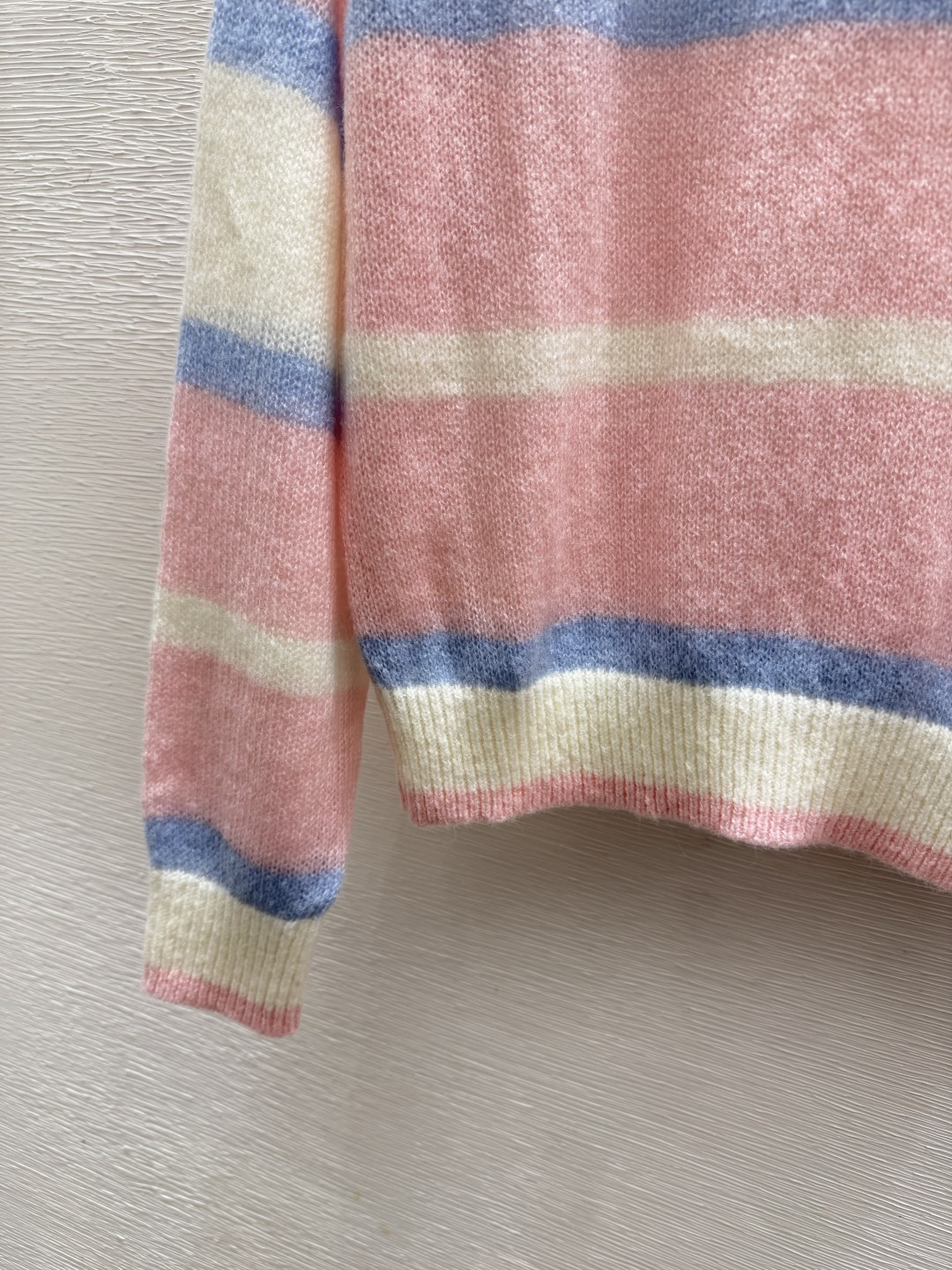 🆕LO家🆕  早秋新款  撞色条纹圆领针织长袖 颜色：粉色 蓝色 尺码：36.38.40      