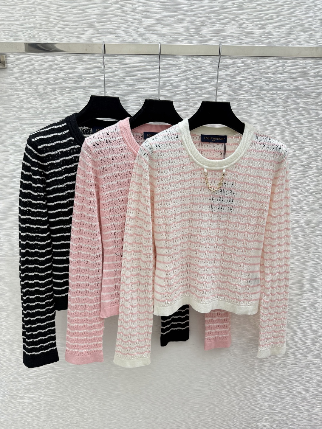 🆕L家🆕  早秋新款  撞色条纹圆领针织长袖 颜色：白色 粉色 黑色 尺码：36.38.40      