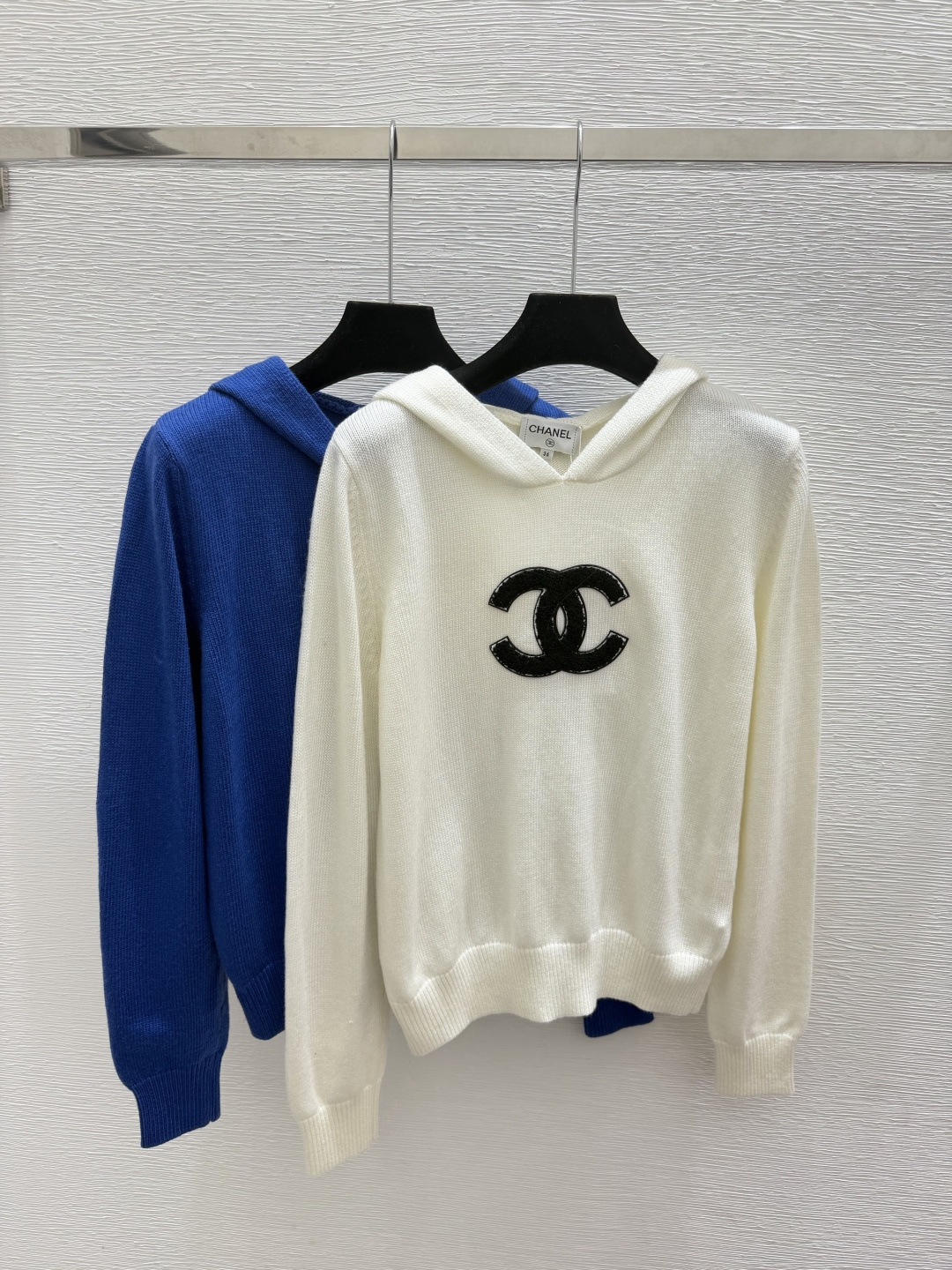 🆕CH家🆕  早秋新款  纯色连帽针织长袖 颜色：白色 蓝色 尺码：36.38.40      