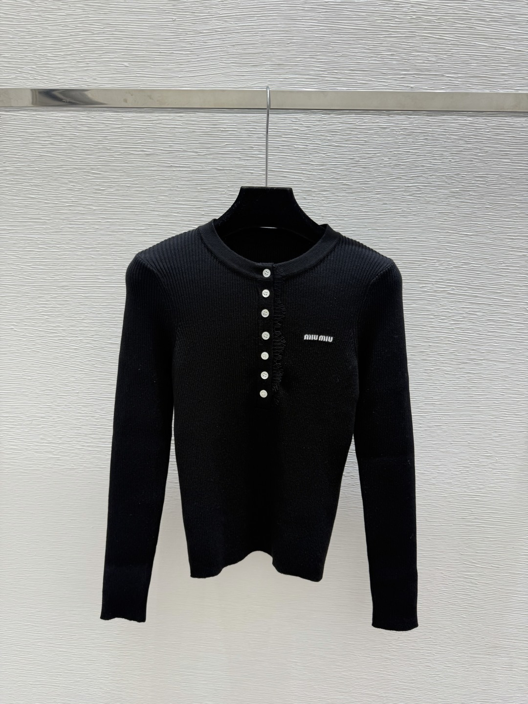 🆕M家🆕  早秋新款  纯色简约圆领针织长袖 颜色：白色 黑色 尺码：36.38.40      