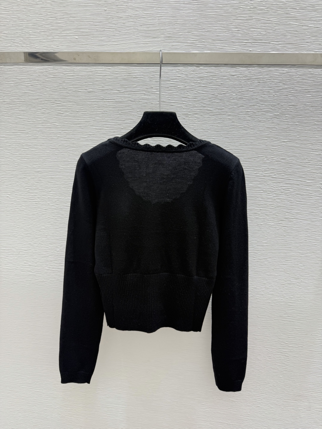🆕D家🆕  早秋新款  纯色简约圆领针织长袖 颜色：白色 黑色 尺码：36.38.40      