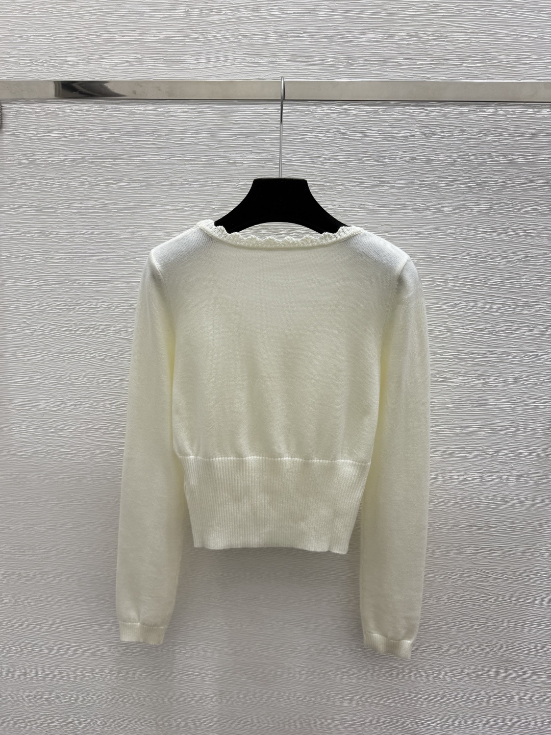 🆕D家🆕  早秋新款  纯色简约圆领针织长袖 颜色：白色 黑色 尺码：36.38.40      